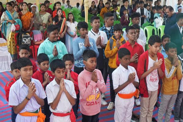 Gyan Yug Diwas & Annual Day Celebration was organized at Maharishi Vidya Mandir, Rayagada (Odisha) on 12 January 2024. In which distinguished guests, all staff members, parents and students participated in the Programme.
